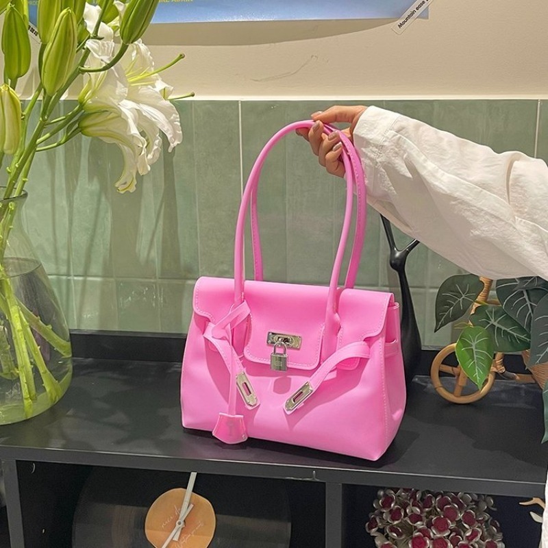 Backpack Diaper Bag - 高級ミニマリストレザーおむつバッグ：デザイナーロゴ入りで大容量のヴィンテージトートバッグとしても使える、女性向けのエレガントなクロスボディハンドバッグ